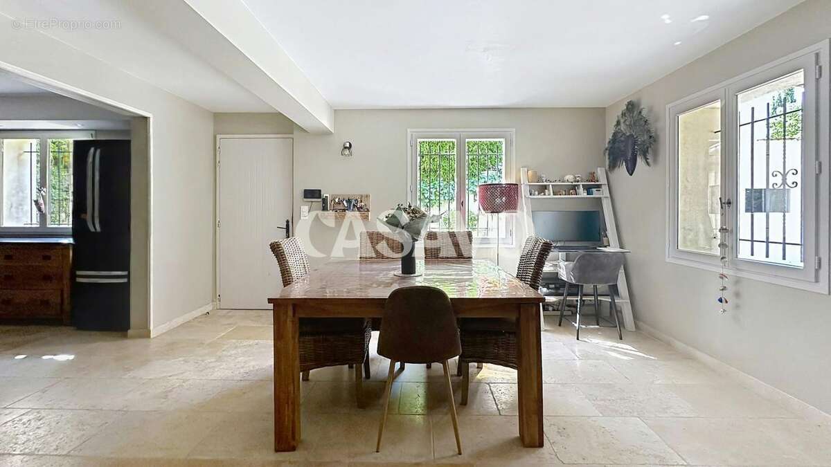 Vente Maison 5 pièces de 162m² - 13200 Arles - photo 10