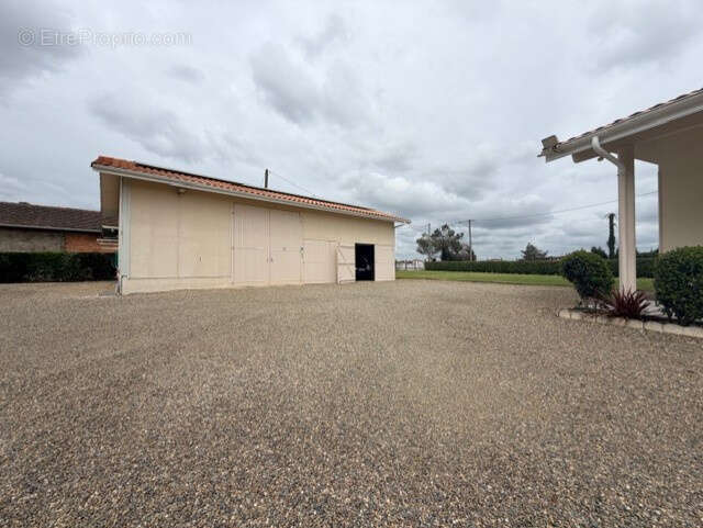Maison à YGOS-SAINT-SATURNIN