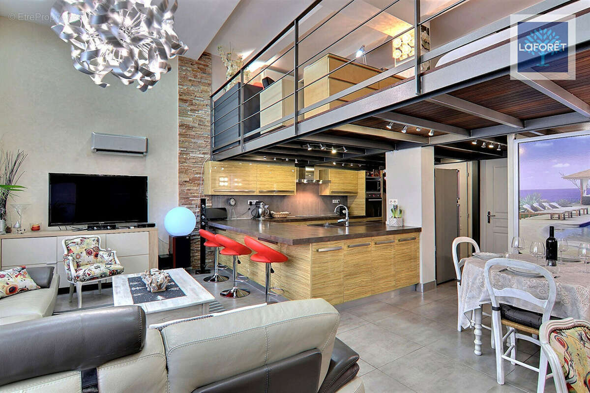 Appartement à VALLAURIS