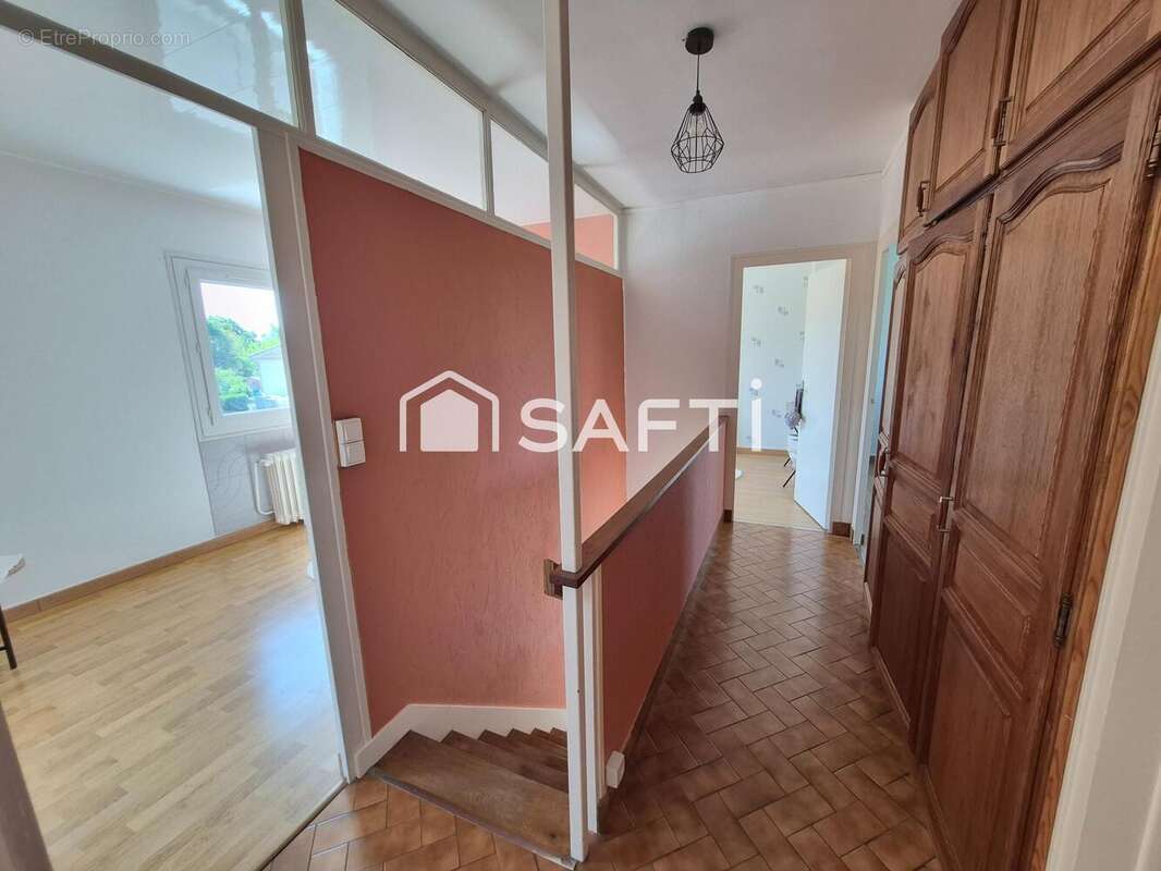 Maison 81 m² à Descartes  - photo 4