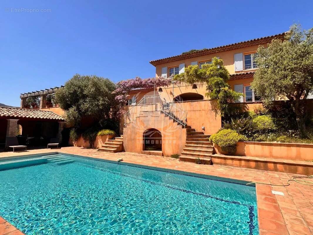 Maison à PLAN-DE-LA-TOUR