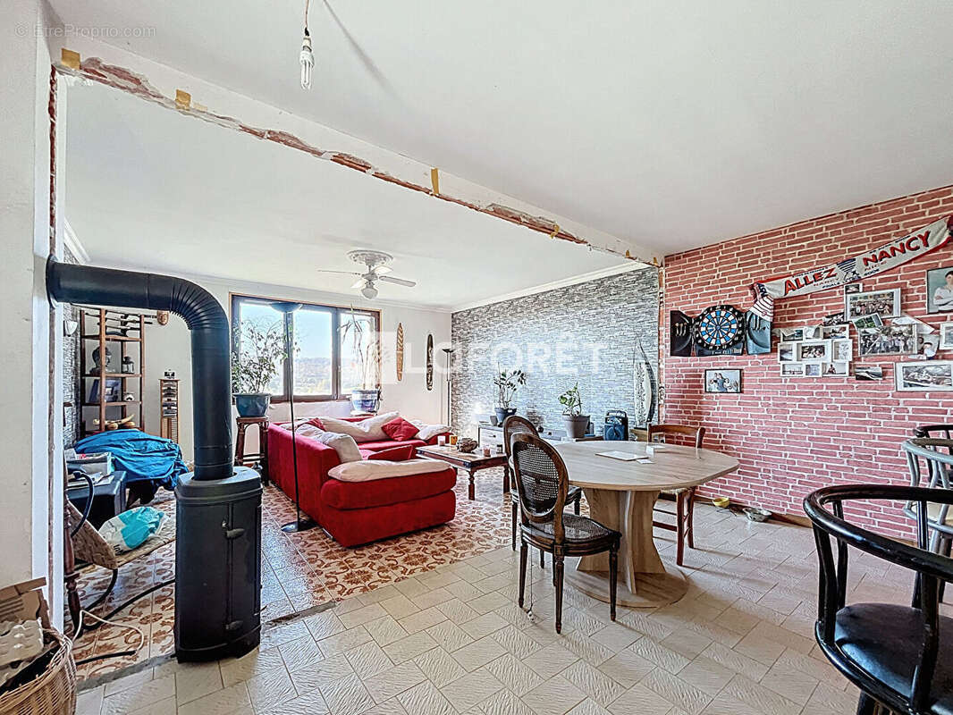 Maison à NEUFCHATEAU