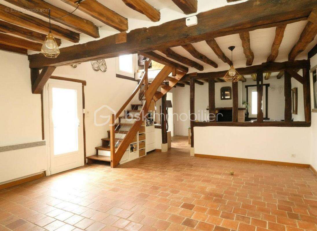 Maison à LES BORDES