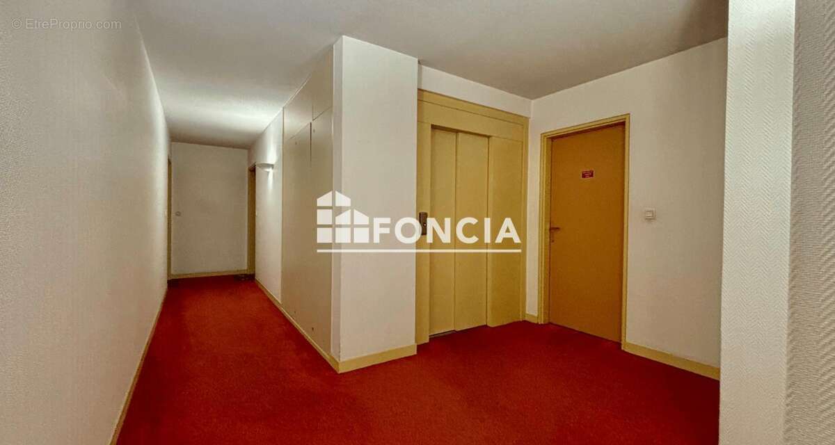 LES SABLES D'OLONNE - Appartement T3 de 61m2 en parfait état avec terrasse de 12m2 et 2 emplacements de stationnement - photo 11
