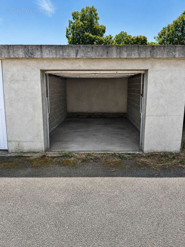 Garage 1 voiture 19 m2 - photo 2