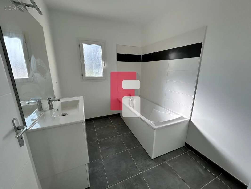 Maison à MESNIL-SAINT-PERE