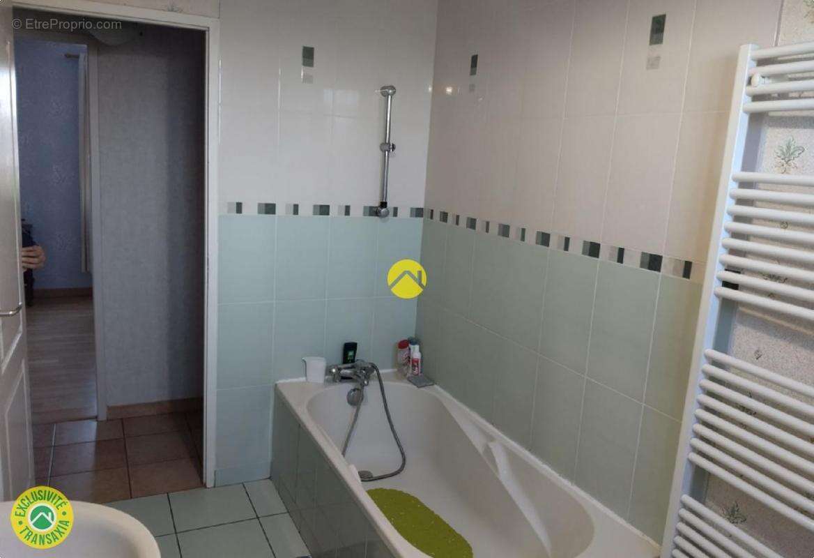 Maison à LE VEURDRE