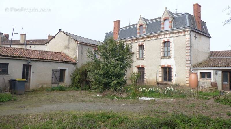 Maison à ASSAIS-LES-JUMEAUX