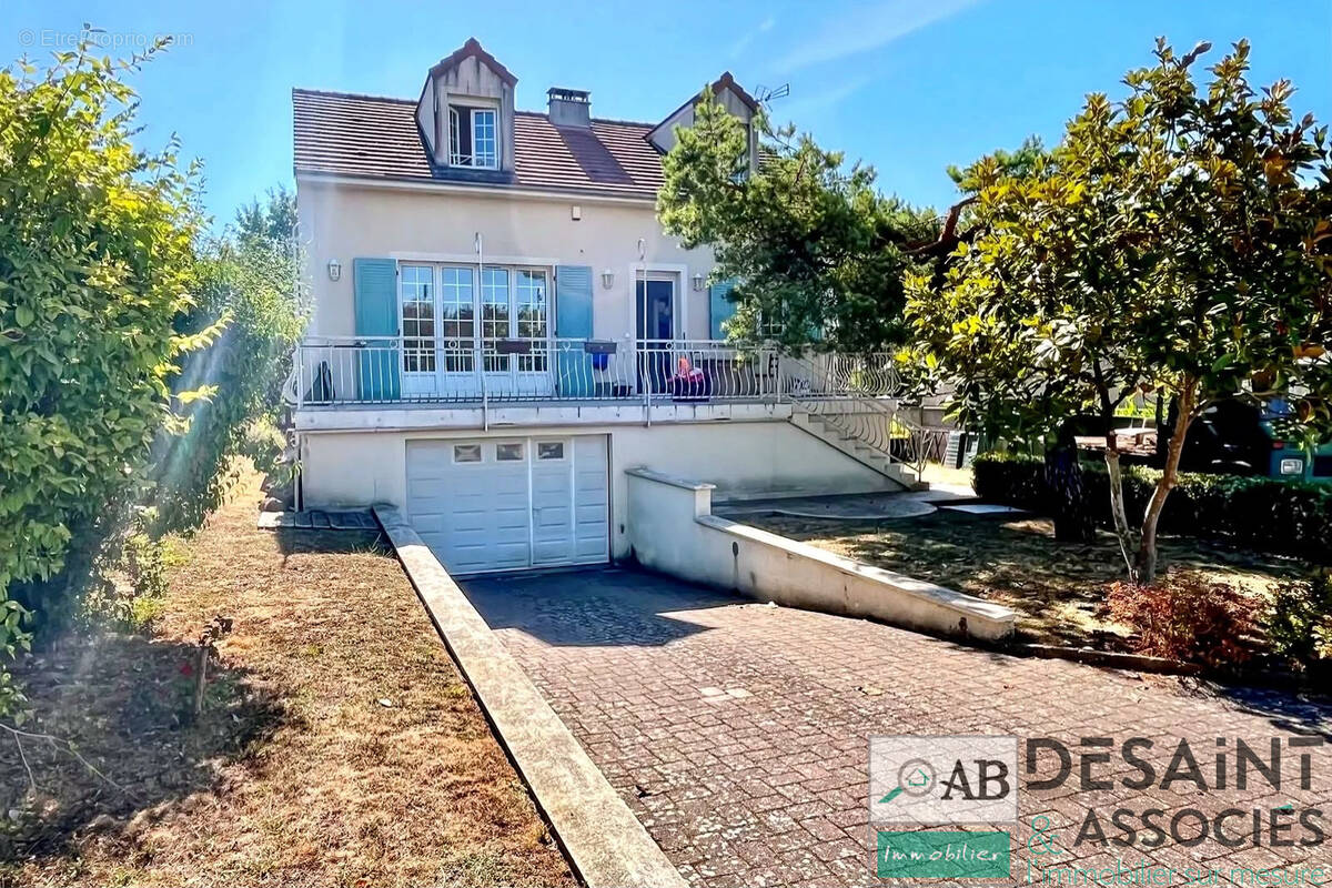 Maison à COUILLY-PONT-AUX-DAMES