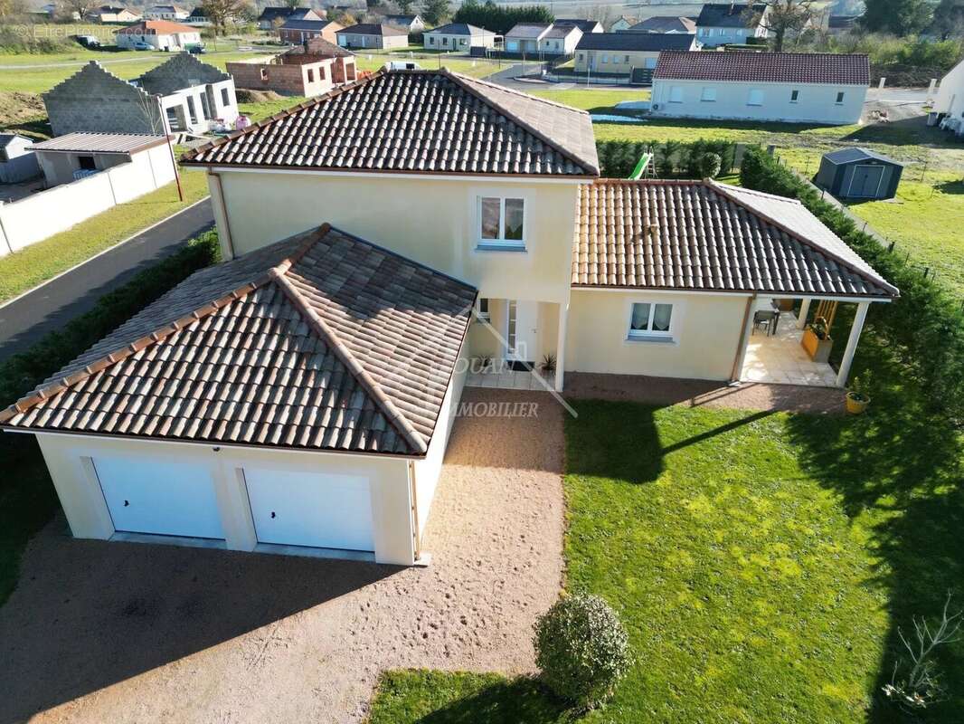 Maison à BROUT-VERNET