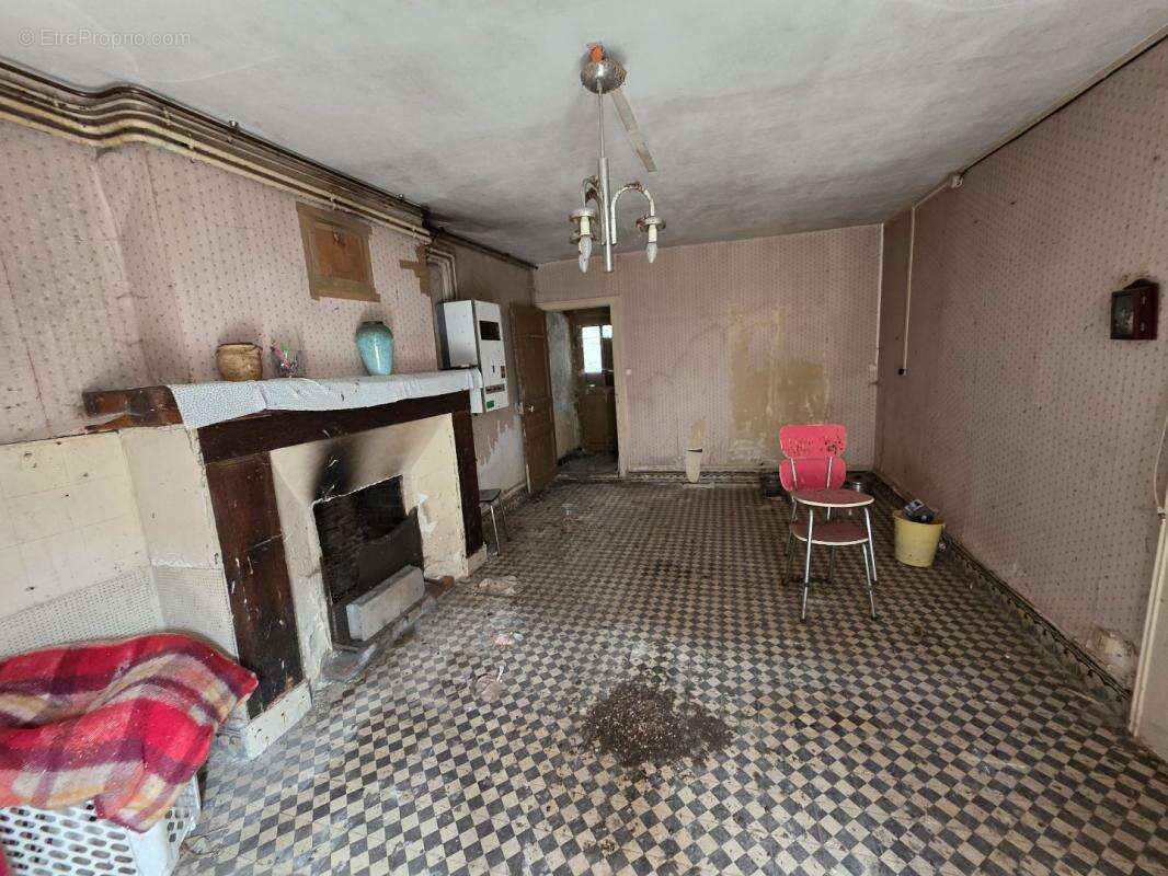 Maison à DUN-LE-POELIER