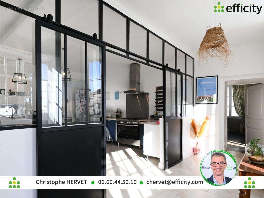 Maison 381 m² à Ruffec  - photo 8