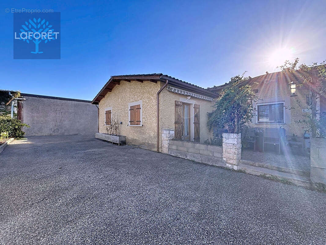 Maison à SAINT-GENIS-LAVAL