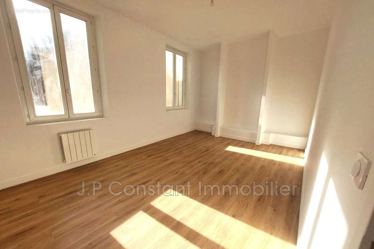 Appartement à MARSEILLE-1E
