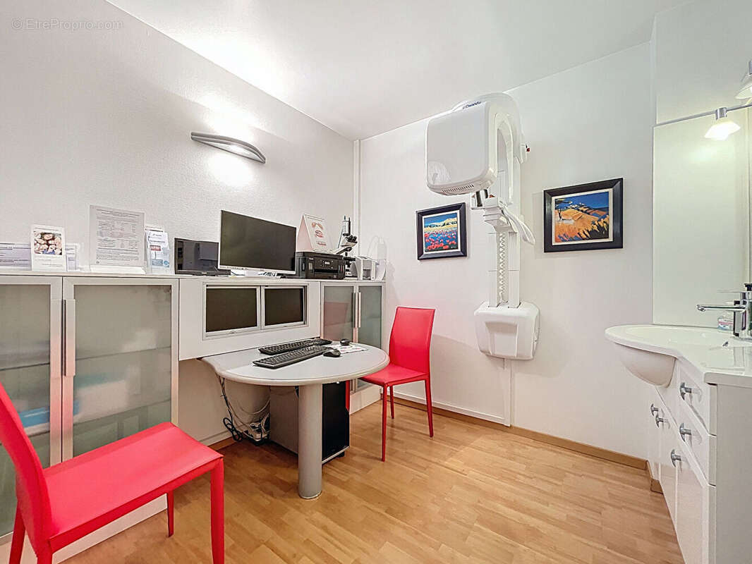 Commerce à MARSEILLE-8E