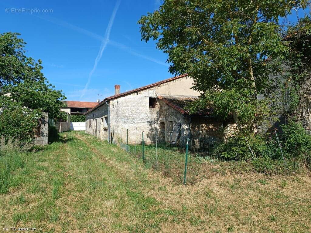 Maison à RUFFEC