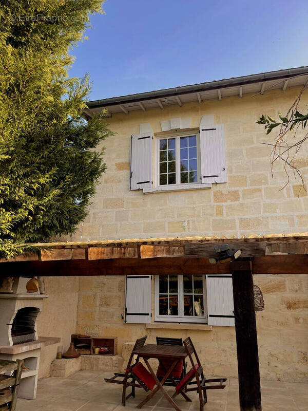 Maison à AMBARES-ET-LAGRAVE