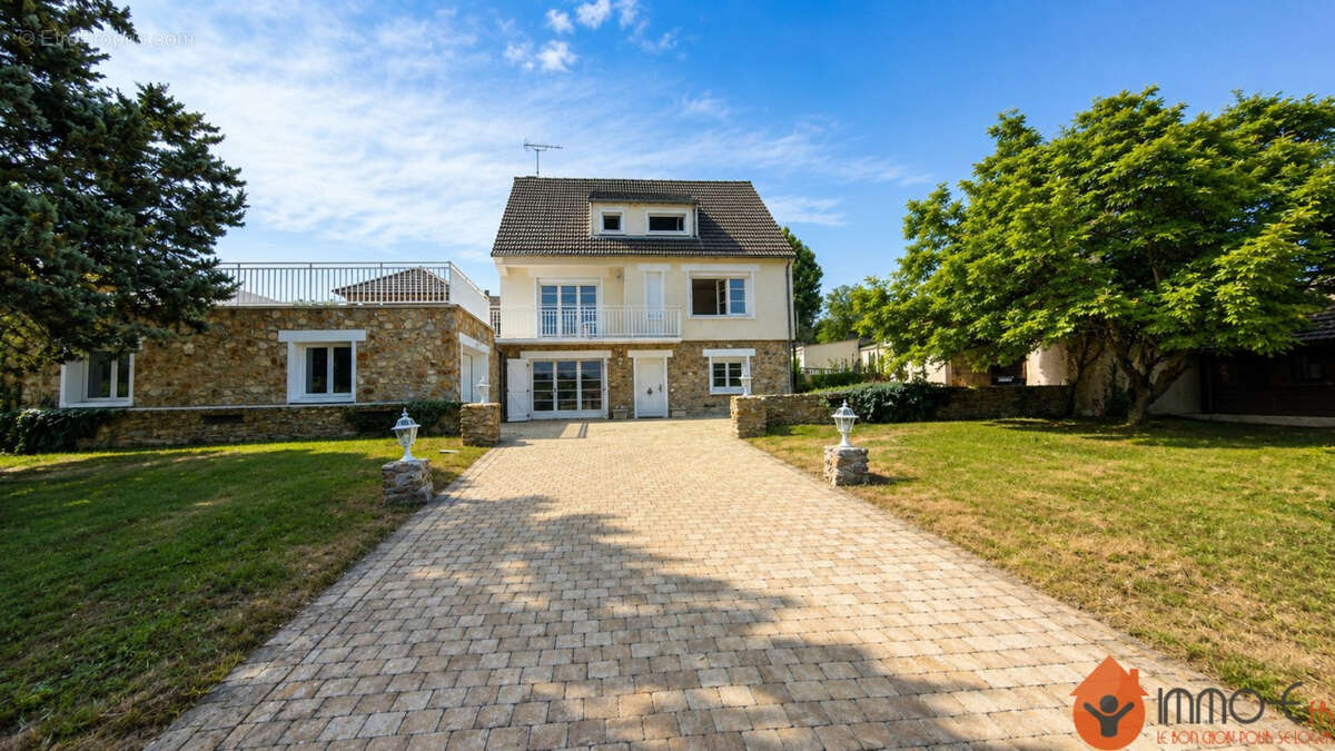 Maison 295 m² à Meaux  - photo 2
