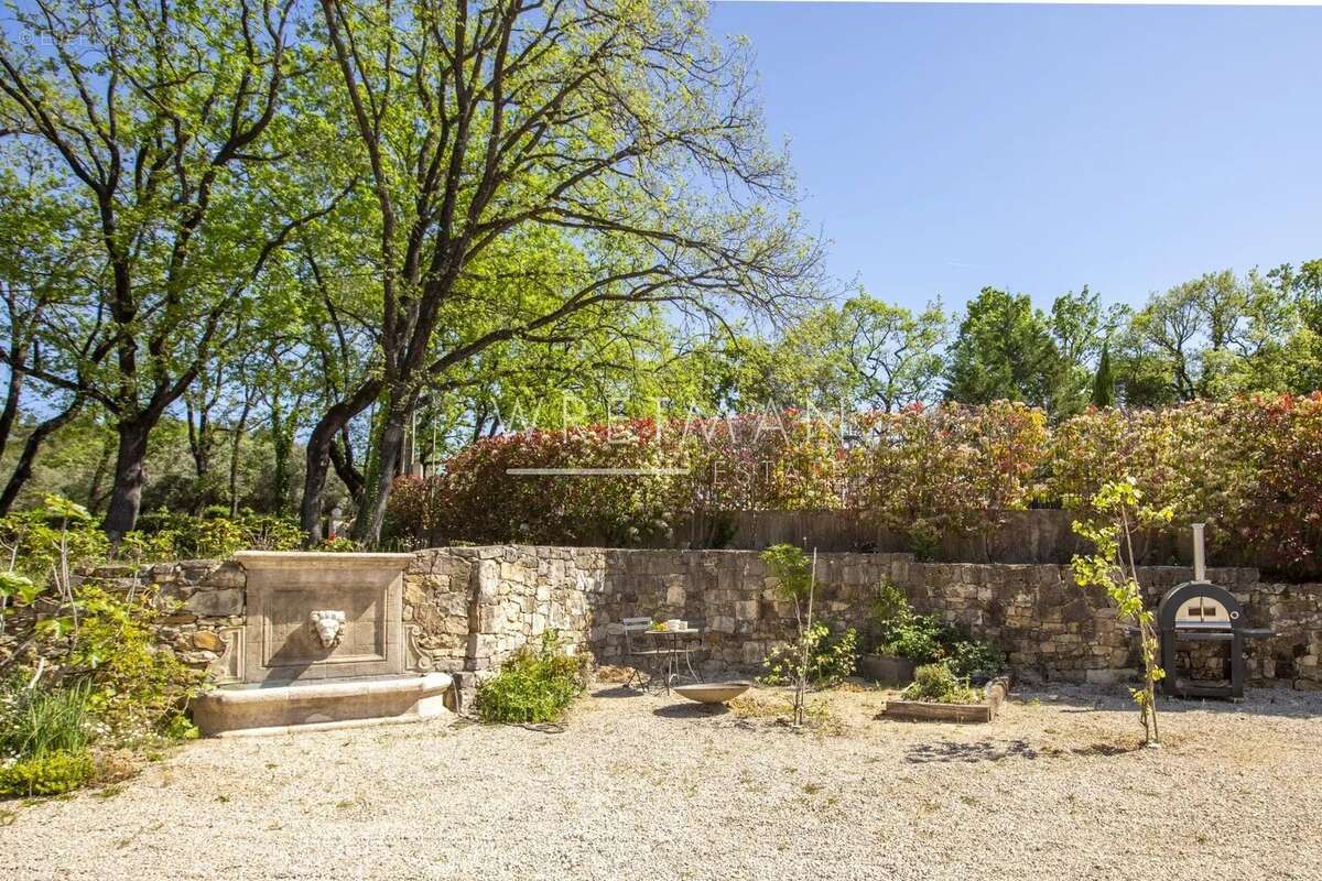 Maison à CHATEAUNEUF-GRASSE