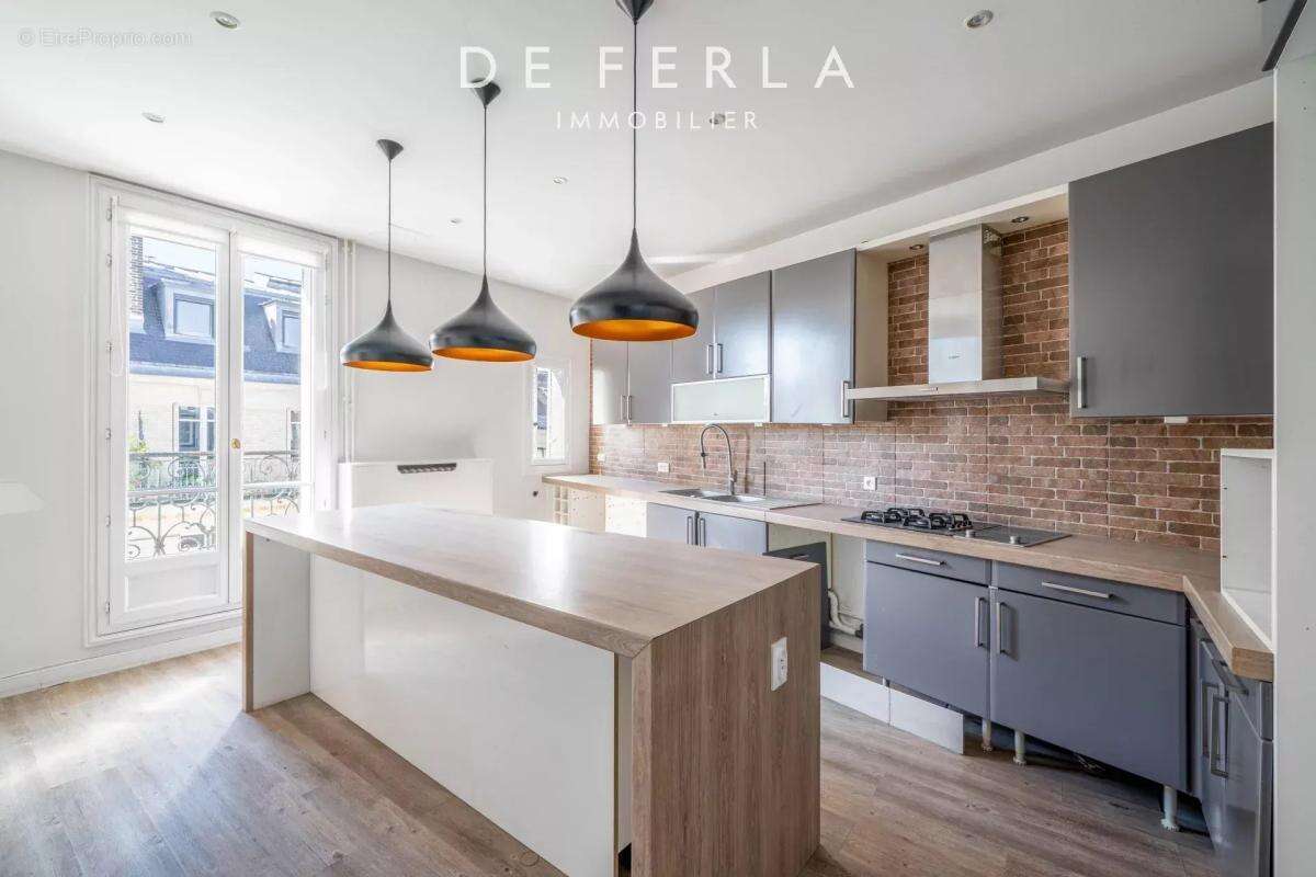 Appartement à NEUILLY-SUR-SEINE