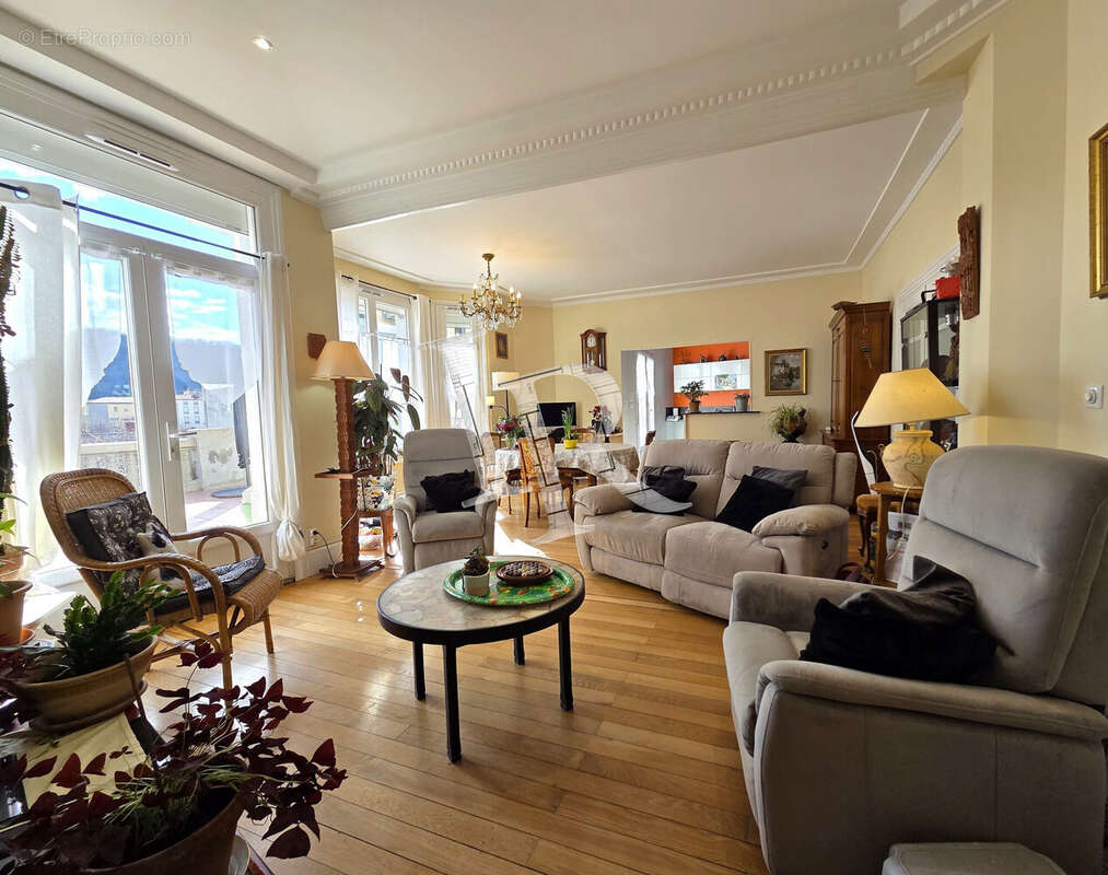 Maison à BRIVES-CHARENSAC