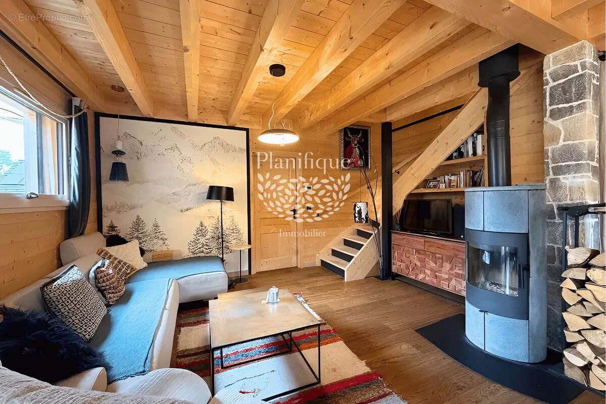 Maison à LA ROCHE-SUR-FORON