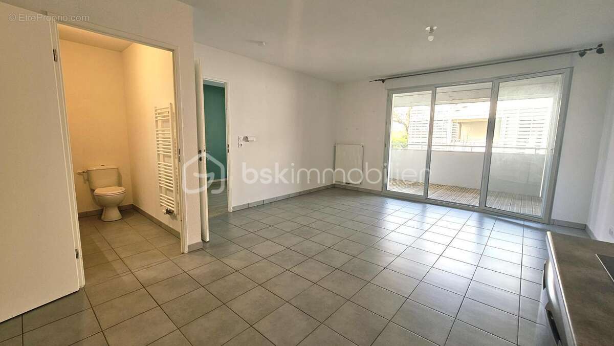 SOUSTONS – T2 récent avec terrasse et double parking en sous-sol - photo 5