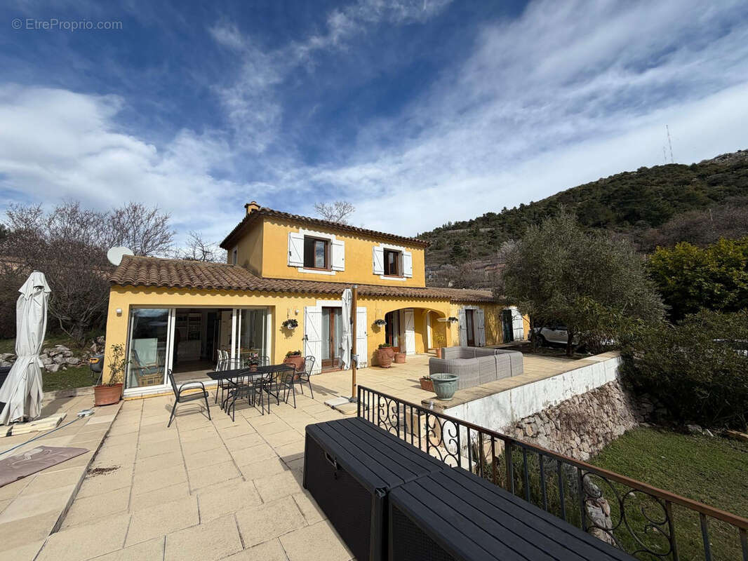 Maison à PEILLE