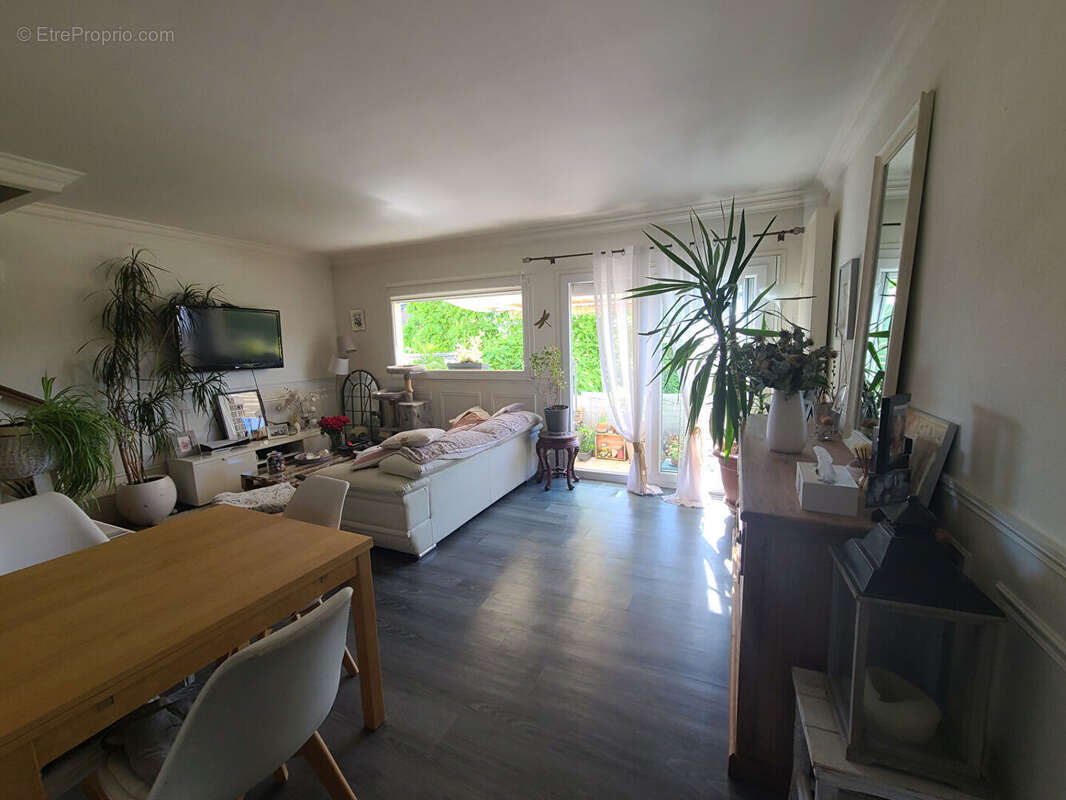 Appartement à VILLEPREUX