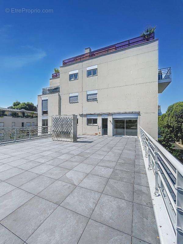 Appartement à NEUILLY-SUR-SEINE