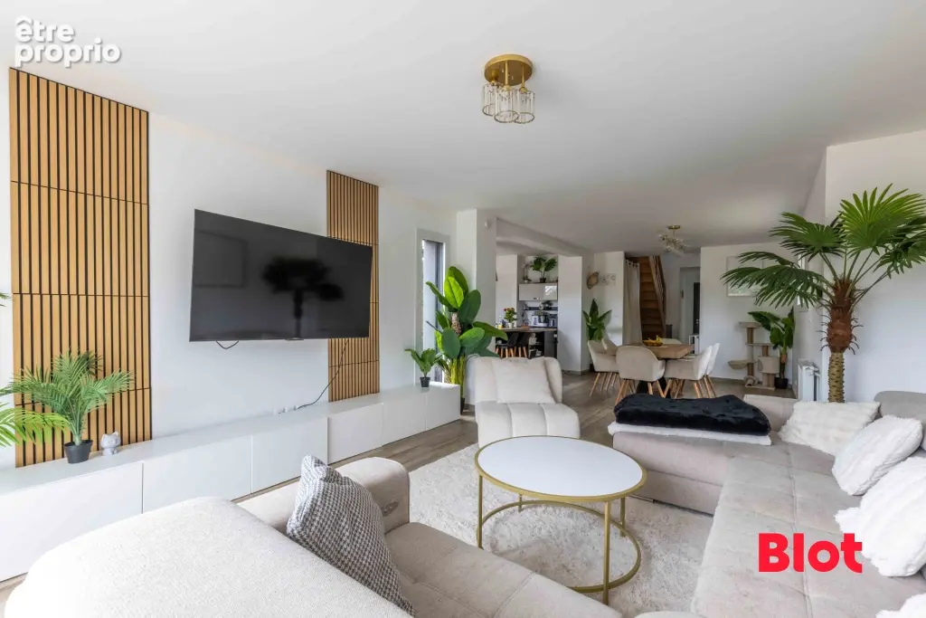 Photo Maison à Cintre au prix de 388 500€