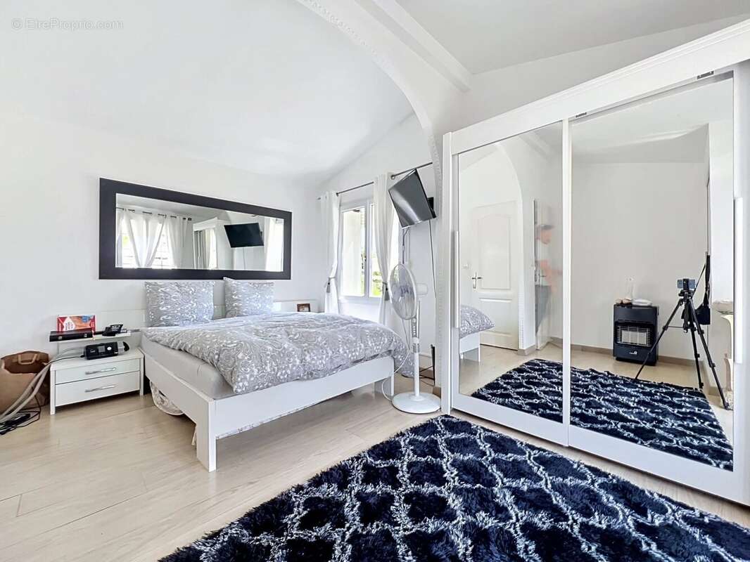 Maison à VILLENEUVE-LOUBET