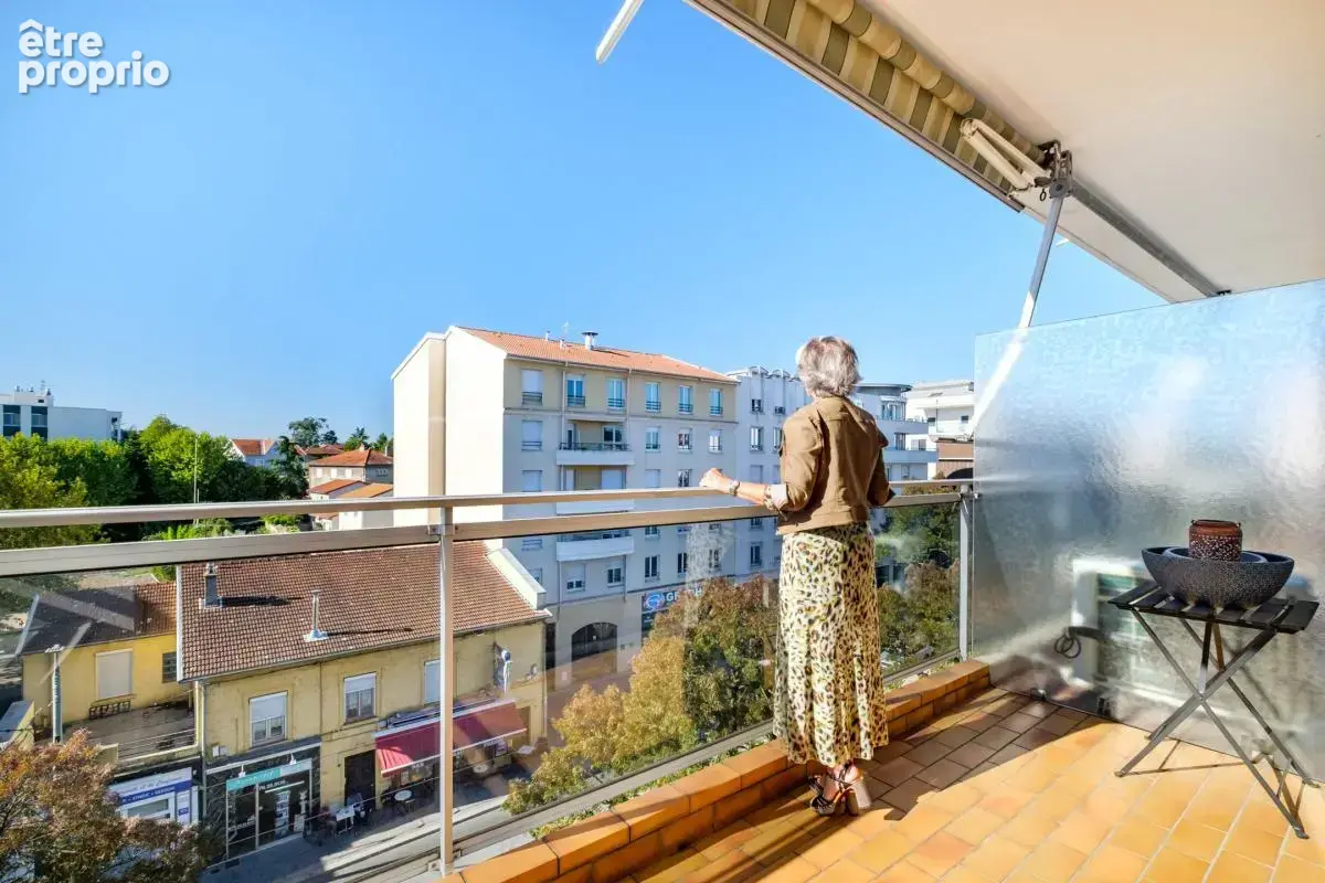 Appartement 4 pièces 108 m² à vendre à Bron (69500) - photo 2