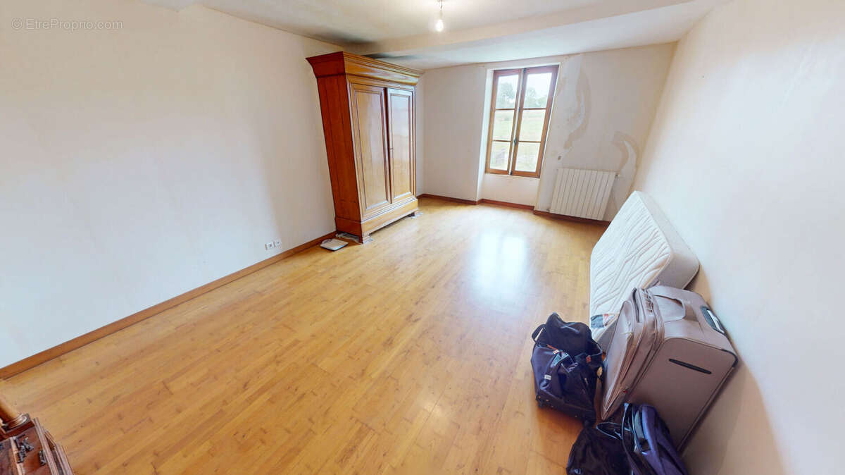 Ensemble immobilier en pierres - maison principale 190 m2 et dépendances - photo 5