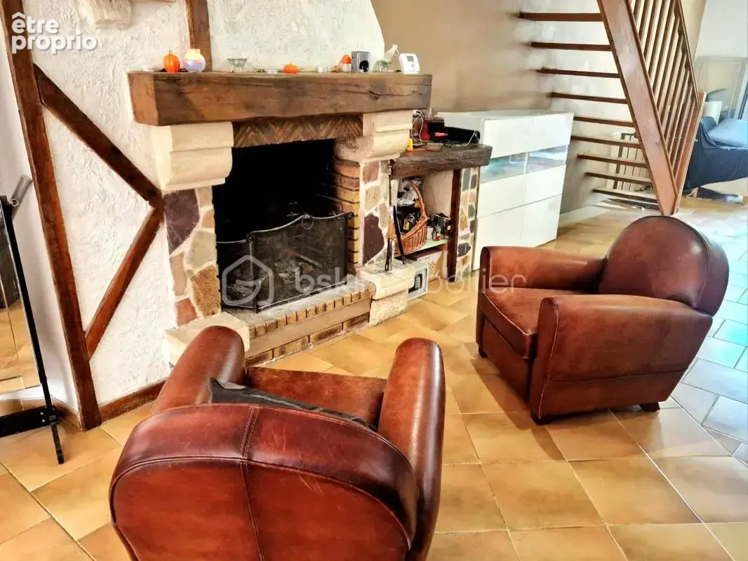Maison ancienne avec jardin, terrasse et grand garage ! - photo 16