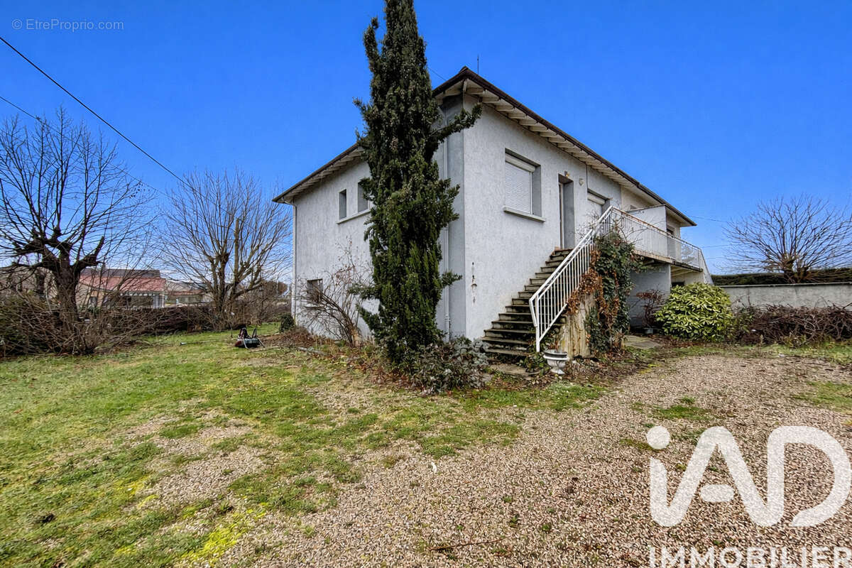 Photo 2 - Maison à SAINT-JUST-SAINT-RAMBERT