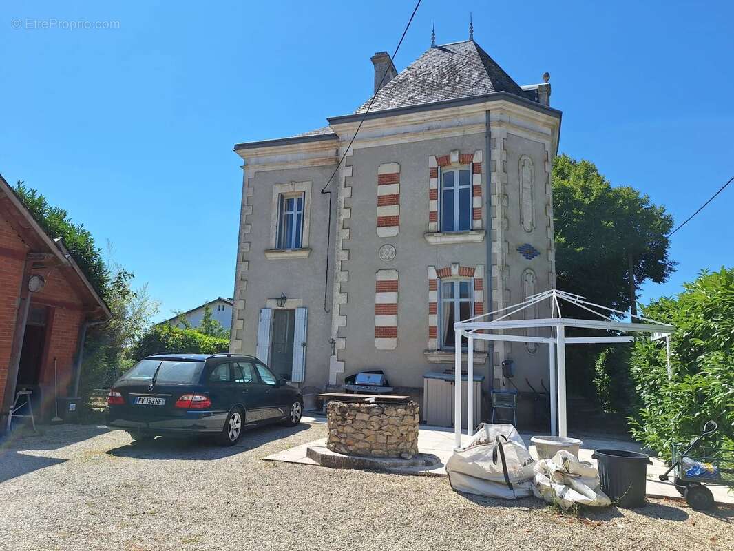 Belle propriété dans un village historique - photo 17