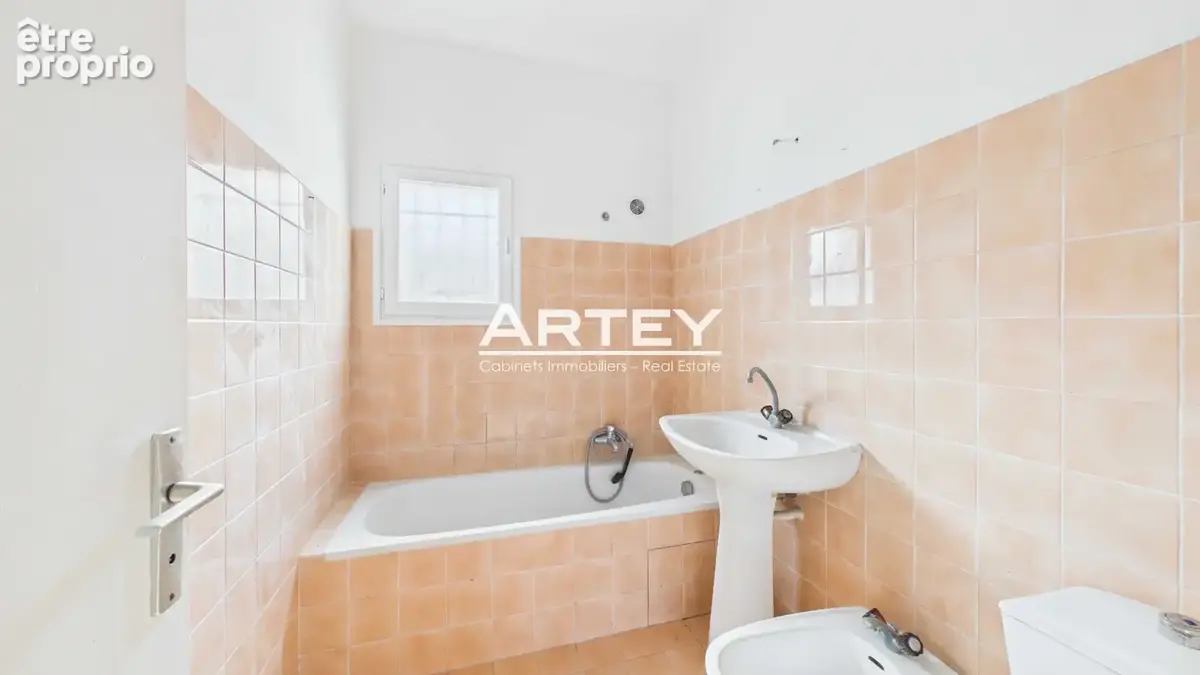Appartement type 3 64 m2 proche port - 2 Chambres - 2 terrasses - Garage - photo 9