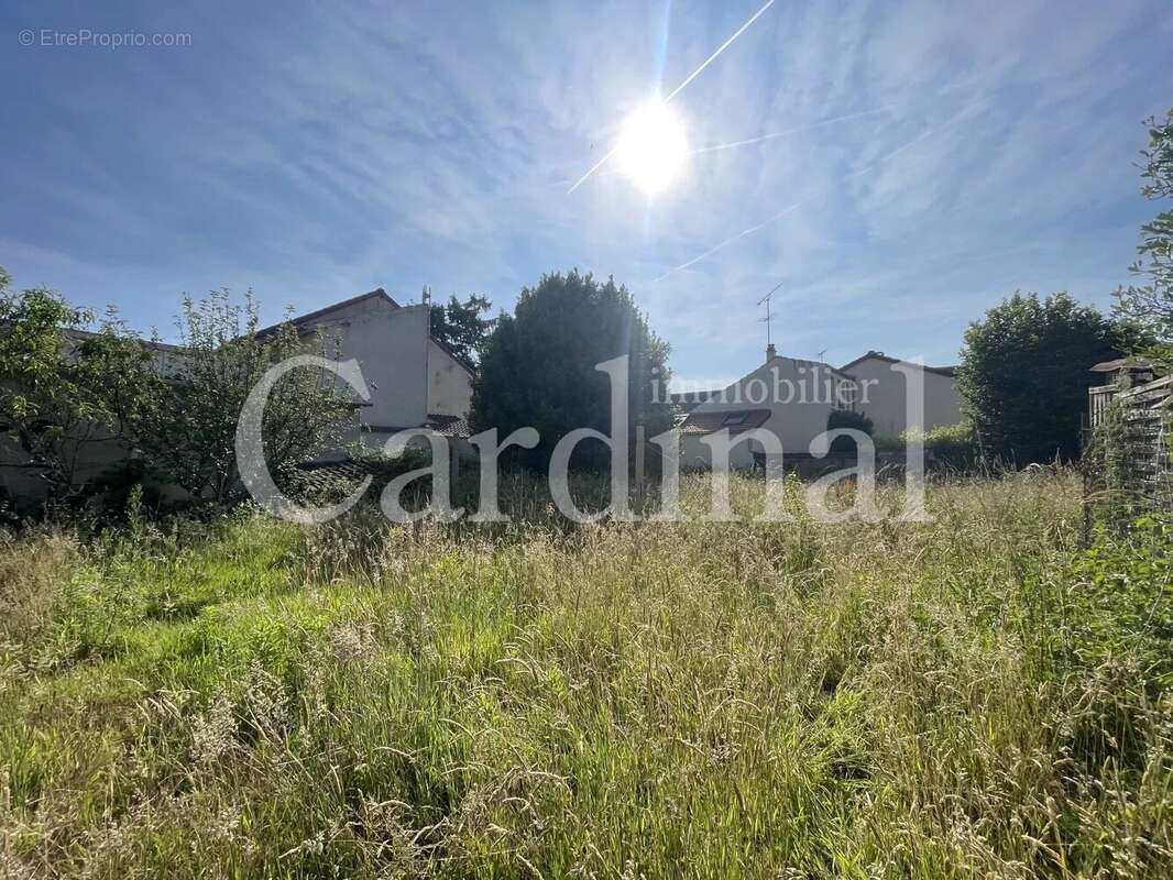 Terrain à NOISY-LE-ROI