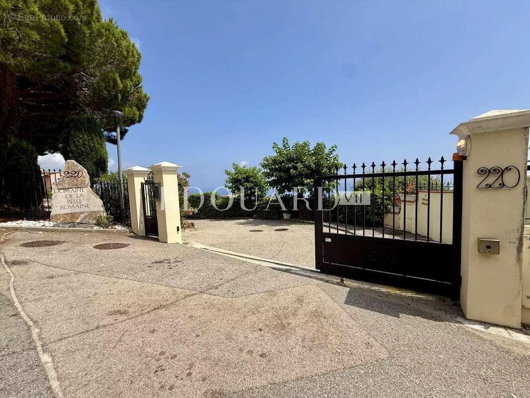 Dans un domaine privé et sécurisé, à vendre villa de prestige avec vue panoramique sur la Principauté de Monaco - photo 38