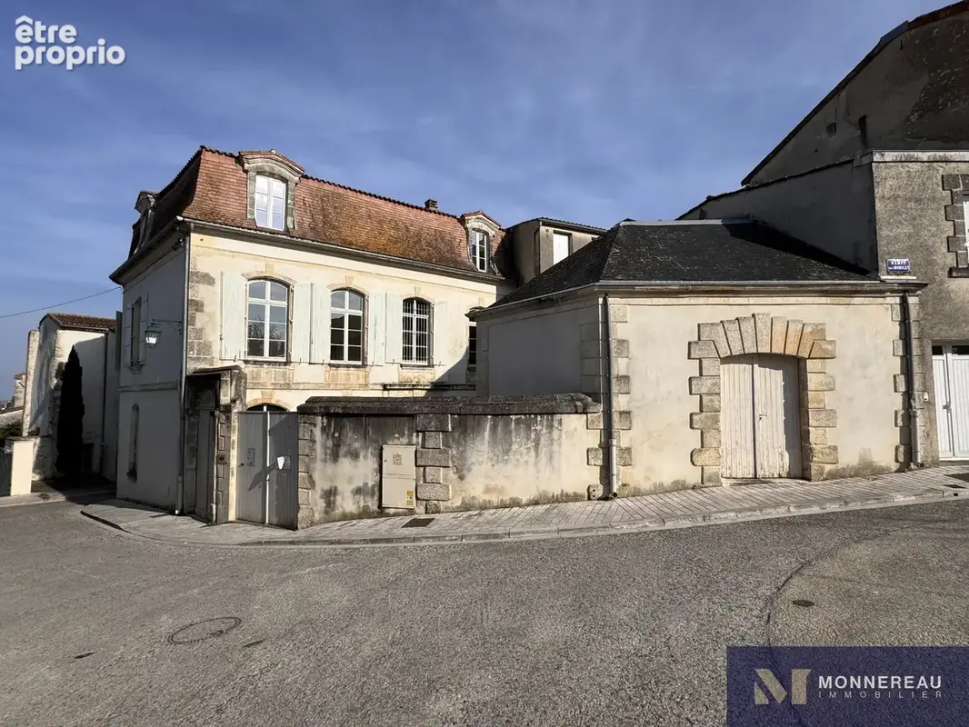 Batisse remarquable au centre ville - photo 3
