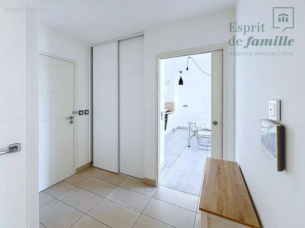 Croix-Rousse – Secteur Hénon,  T3, meublé, avec balcon, garage – Calme absolu - photo 11