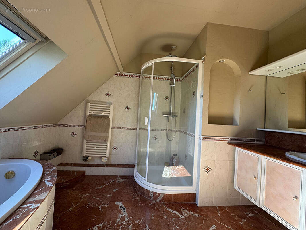 Maison à SAINT-NOM-LA-BRETECHE