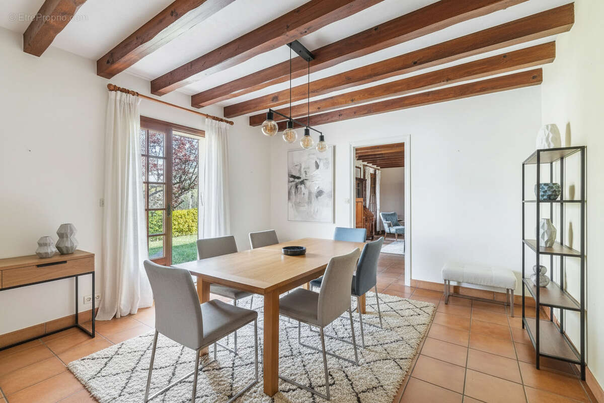 Maison à LEOGNAN