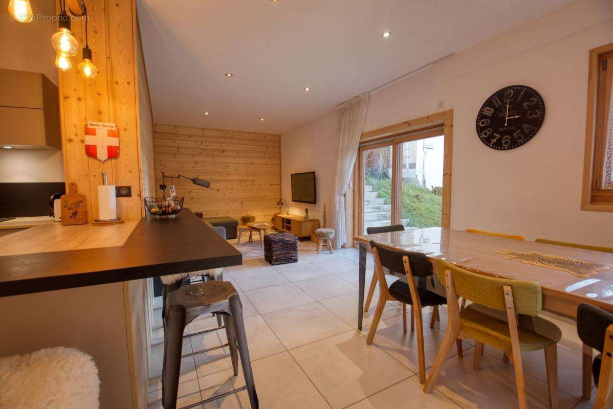 Appartement à MORILLON