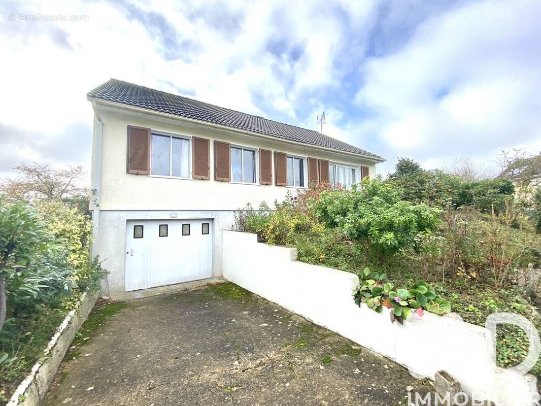 Photo 1 - Maison à SAINT-LUBIN-DES-JONCHERETS