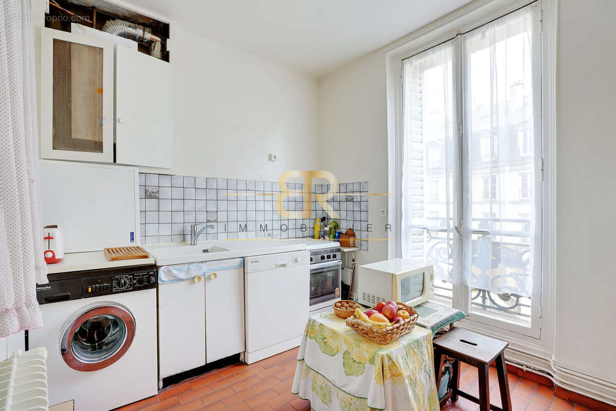 Appartement à PARIS-10E