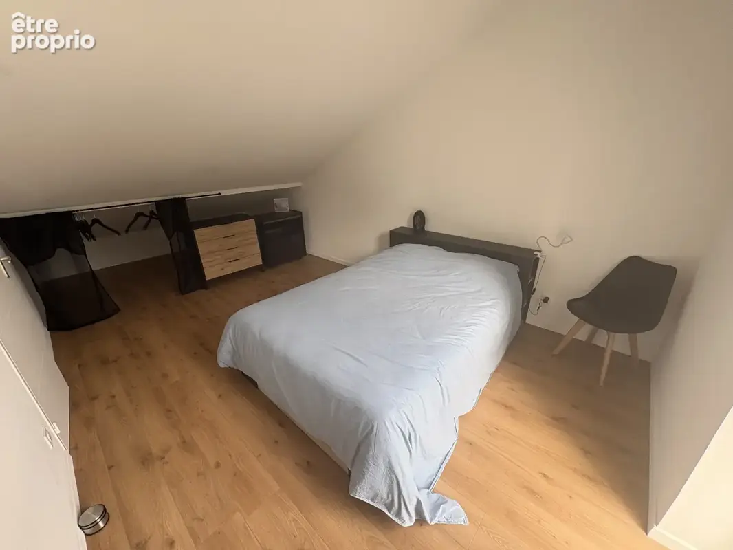 Bâtie sur 550 m2 dans un secteur calme, jolie villa récente de 4ch et 2 sdb - photo 13