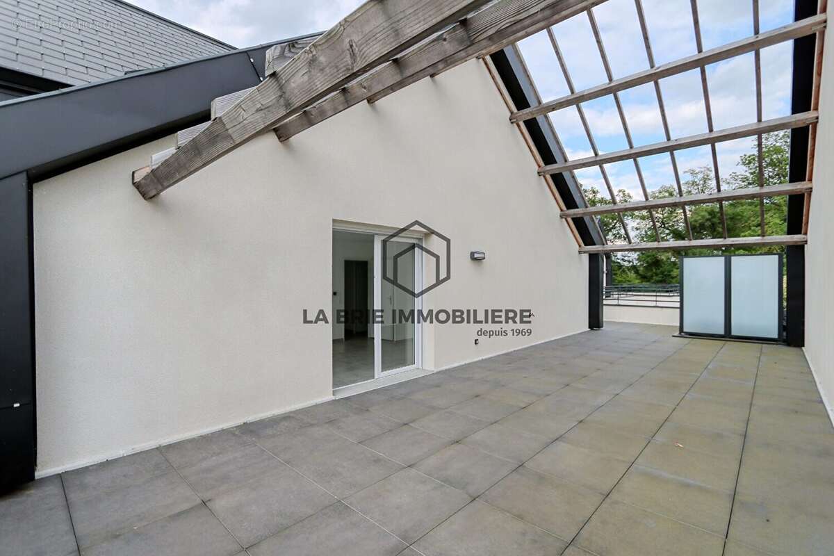 Appartement 77 m² à Emerainville  - photo 7