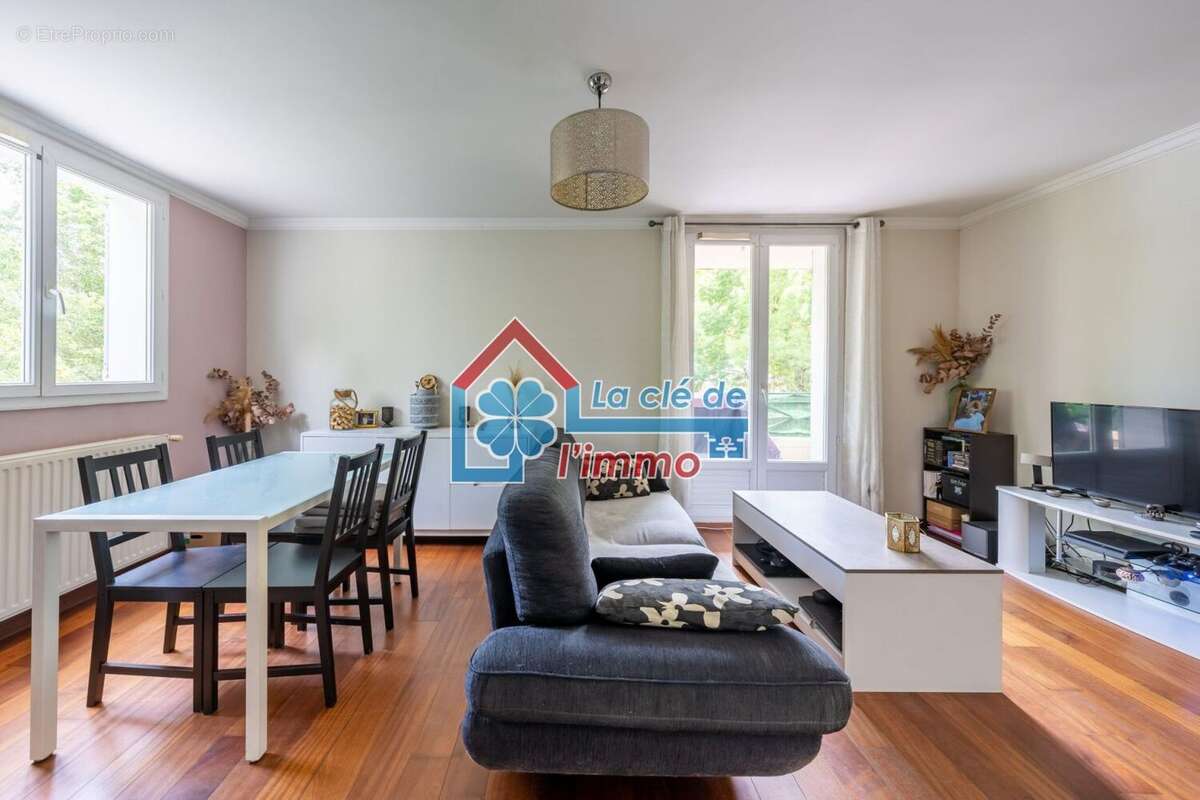 Appartement à SAVIGNY-LE-TEMPLE
